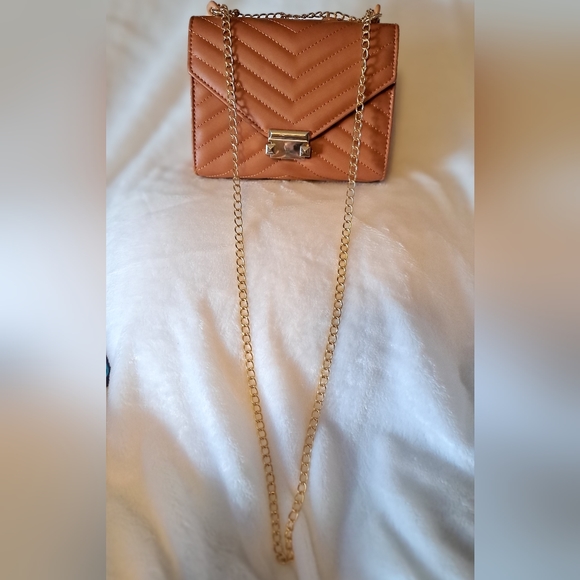 NWOT TRENDY STRUCTURED CROSSBODY - Picture 5 of 12